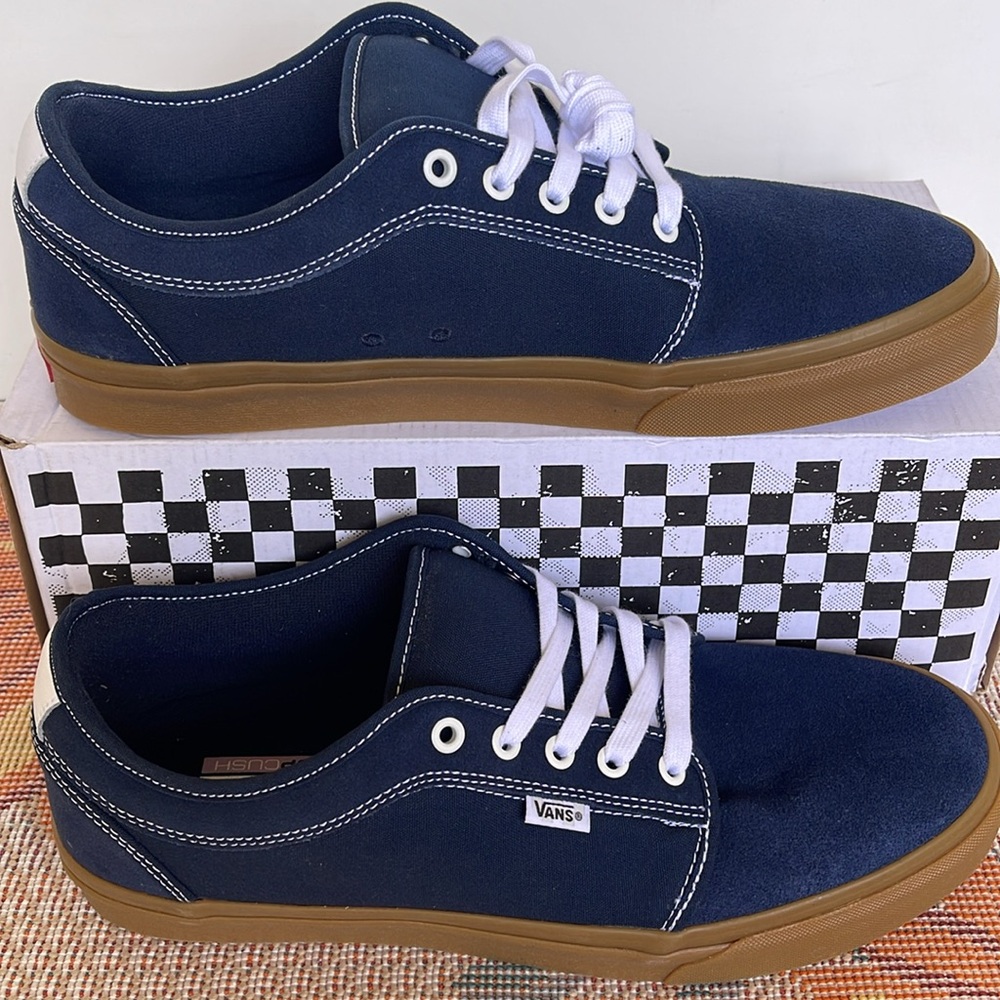 Vans WMNS Skate Chukka Low Dress Blues/Gum
VN0A4BX4FS1
Sneakers - Picture 2 of 16